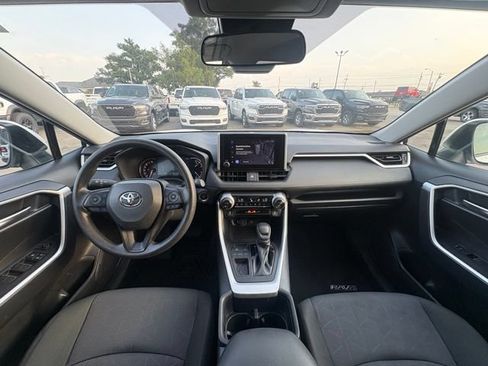 Used 2025 Toyota RAV4 XLE FWD image 20