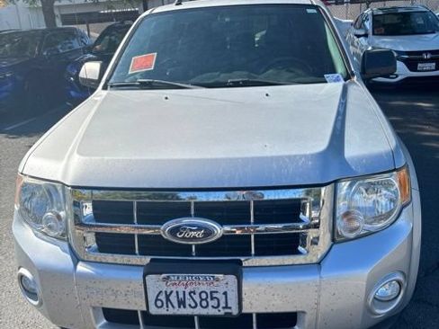 Used 2010 Ford Escape XLT FWD image 1