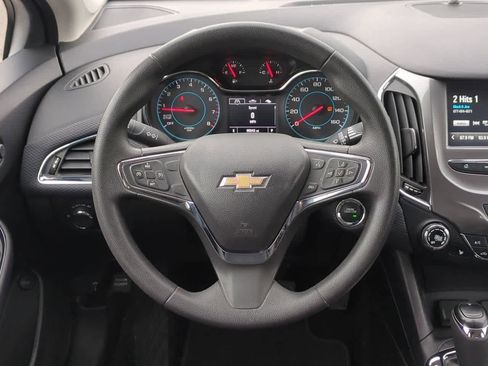 Used 2018 Chevrolet Cruze LT w/ Convenience Package image 21
