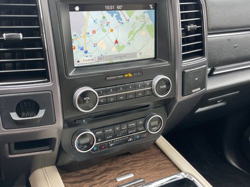 Used 2018 Ford Expedition Max Platinum image 27