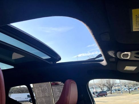 Used 2019 Volvo XC40 T5 Momentum image 30