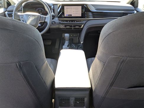 Used 2025 Toyota Camry LE image 31