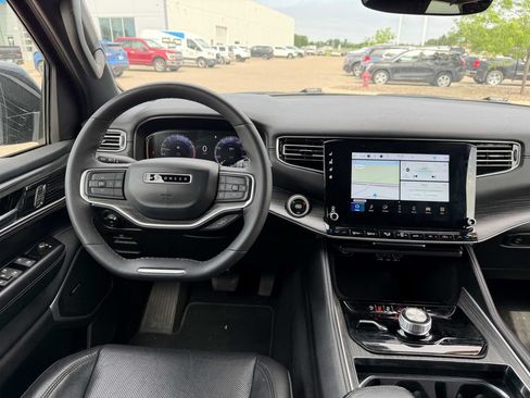 Used 2024 Jeep Wagoneer Series II w/ Flexible Seating Group AWD/4WD image 30