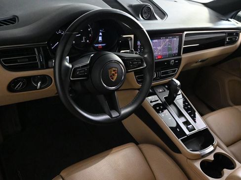 Certified 2023 Porsche Macan AWD/4WD image 4