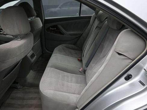 Used 2010 Toyota Camry LE FWD image 26