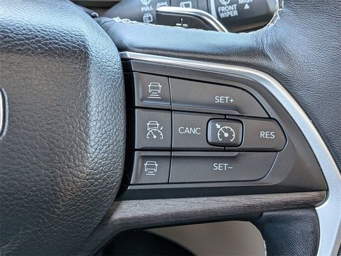 Used 2022 Jeep Grand Cherokee L Limited image 27