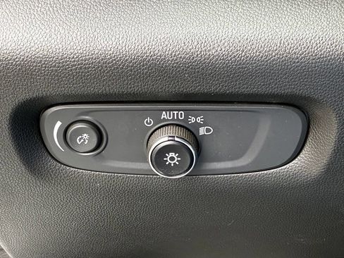 Used 2022 Chevrolet Traverse LT AWD/4WD image 9