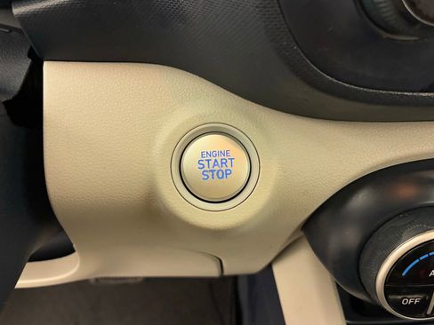 Used 2022 Hyundai Venue Limited image 20