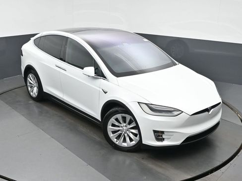 Used 2018 Tesla Model X 75D image 13