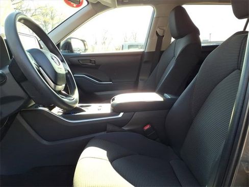 Certified 2023 Toyota Highlander L image 14