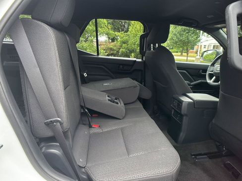 Used 2025 Toyota 4Runner SR5 AWD/4WD image 18