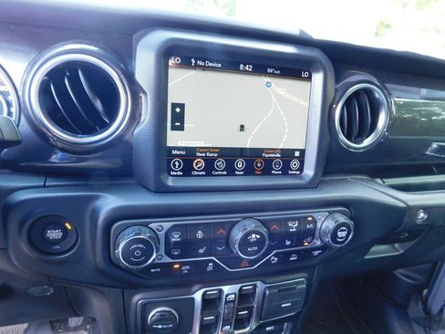 Used 2021 Jeep Wrangler Unlimited Rubicon w/ Trailer Tow Package AWD/4WD image 9