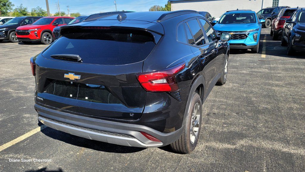Used 2026 Chevrolet Trax LT FWD image 6