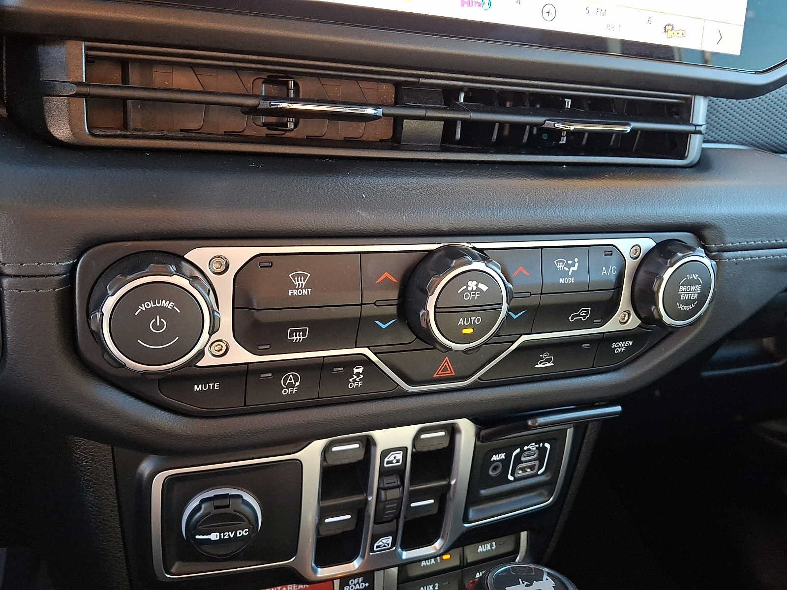 Used 2026 Jeep Wrangler Unlimited Rubicon AWD/4WD image 16