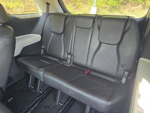 Used 2024 Kia Carnival LX image 10