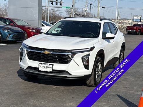 Used 2025 Chevrolet Trax LT w/ LT Convenience Package image 12