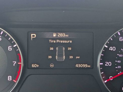 Used 2024 Kia Forte LXS image 29