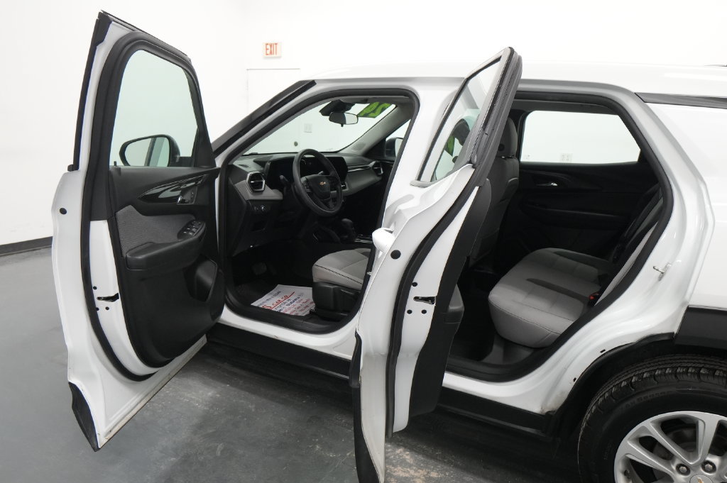 Used 2024 Chevrolet TrailBlazer LS FWD image 17