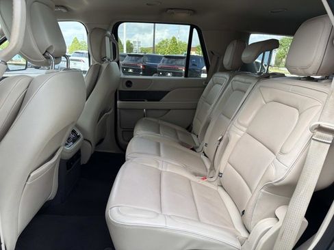 Used 2019 Lincoln Navigator Select w/ Technology Package image 16