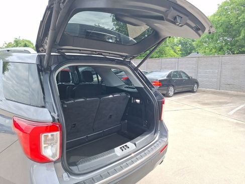 Used 2022 Ford Explorer Limited w/ Equipment Group 301A RWD image 34