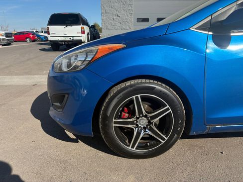 Used 2017 Hyundai Elantra GT image 10