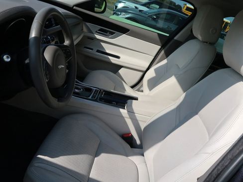Used 2017 Jaguar XF Prestige image 18