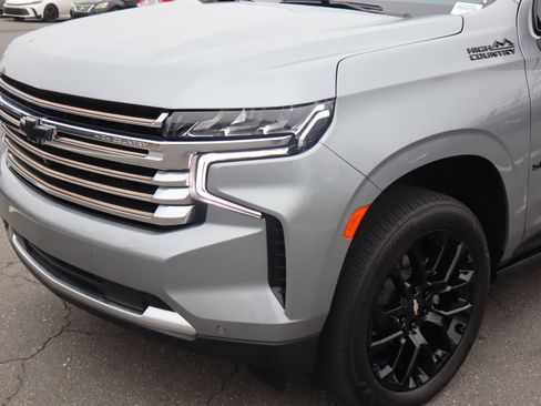 Certified 2024 Chevrolet Suburban High Country image 6