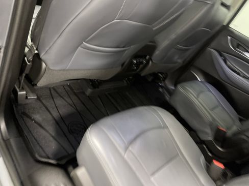 Used 2018 Buick Enclave Essence image 17