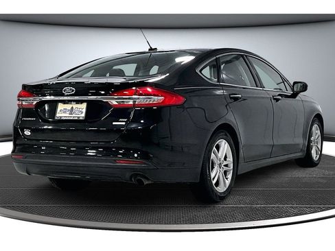 Used 2018 Ford Fusion SE w/ Fusion SE Technology Package image 14