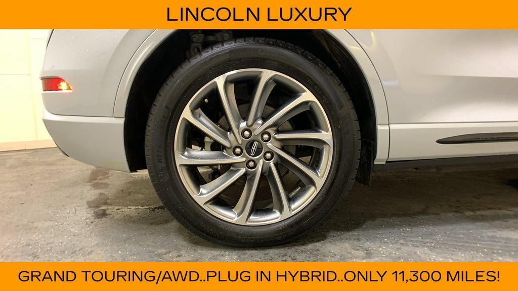 Used 2025 Lincoln Corsair Grand Touring w/ Towing Package AWD/4WD image 16