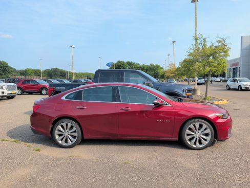 Used 2018 Chevrolet Malibu Premier w/ Premier Sun and Wheel Package FWD image 7
