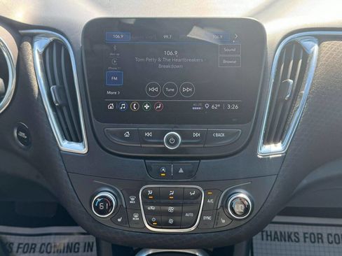 Used 2021 Chevrolet Malibu LT image 25