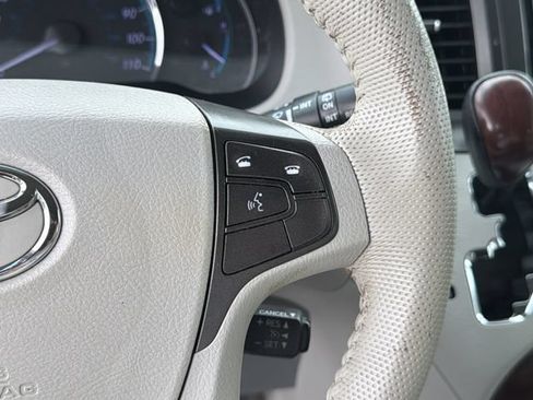 Used 2014 Toyota Sienna XLE FWD image 27
