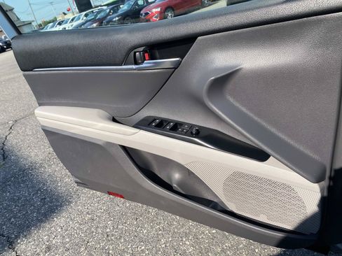 Used 2020 Toyota Camry SE w/ Carpet Mat Package FWD image 20
