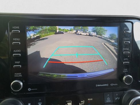 Used 2020 Toyota Highlander XLE image 18