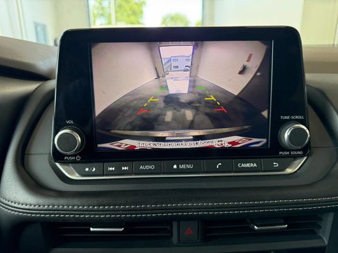 Used 2023 Nissan Rogue SV FWD image 25