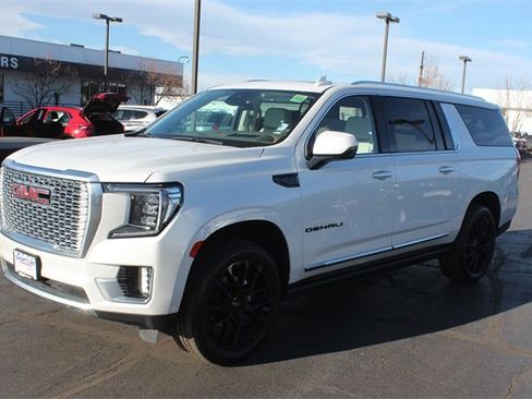 Used 2024 GMC Yukon XL Denali w/ Denali Reserve Package image 11