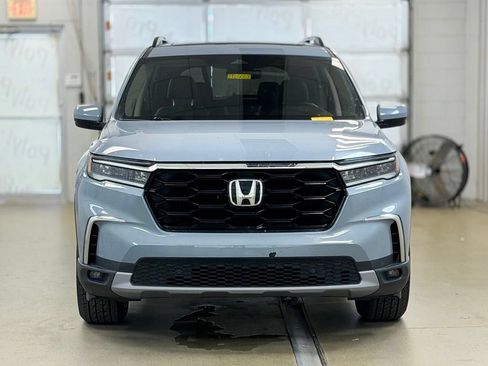 Used 2025 Honda Pilot Touring image 2