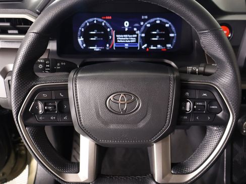 Used 2025 Toyota Tacoma TRD Off-Road image 3