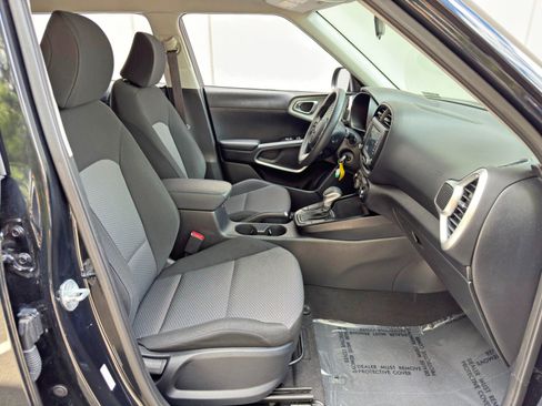 Used 2021 Kia Soul LX FWD image 14