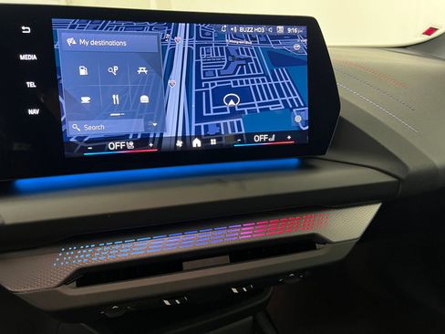 Used 2025 BMW M235i xDrive w/ Premium Package image 28