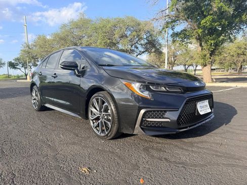 Used 2022 Toyota Corolla SE FWD image 3
