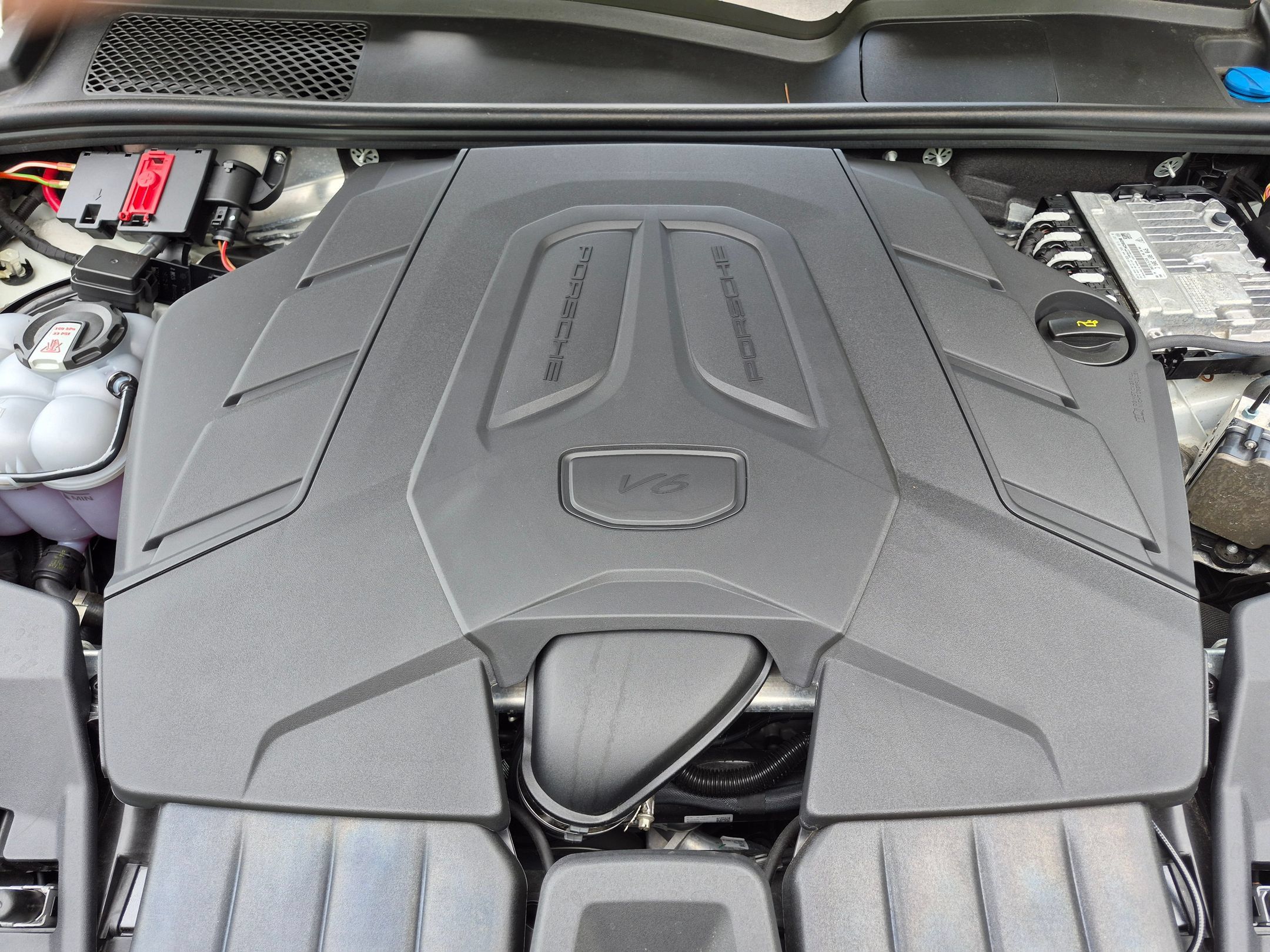 Certified 2026 Porsche Cayenne AWD/4WD image 36