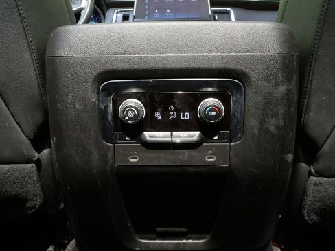 Used 2023 Chevrolet Tahoe Premier AWD/4WD image 27