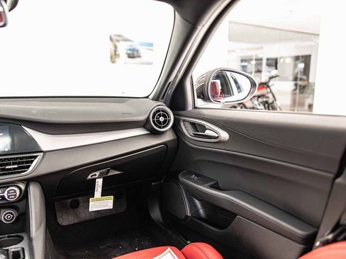 New 2025 Alfa Romeo Giulia AWD w/ Driving Assist Package image 39