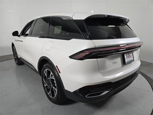 New 2026 Lincoln Nautilus Premier image 4