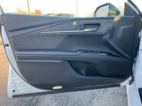 Used 2025 Toyota Camry XLE image 27