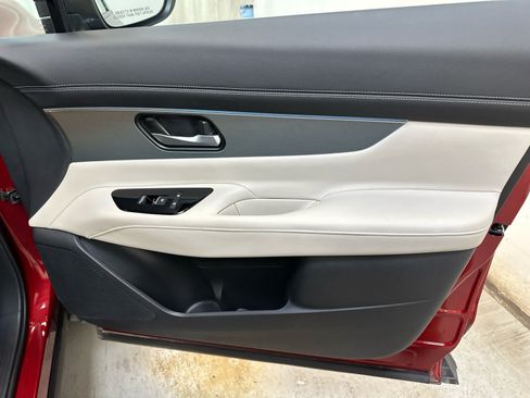 Certified 2025 Nissan Murano SL w/ Cargo Package AWD/4WD image 28