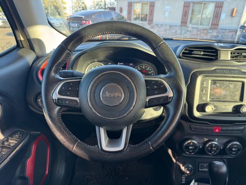 Used 2015 Jeep Renegade Trailhawk w/ Popular Equipment Group AWD/4WD image 13