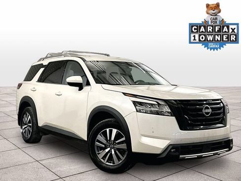 Used 2023 Nissan Pathfinder SL w/ Black Appearance Package AWD/4WD image 2